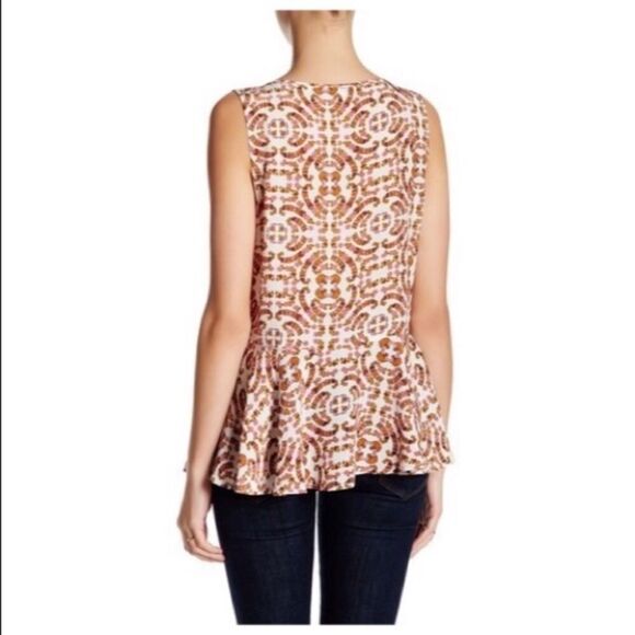 Nwt - Cupcake & Cashmere Floral Peplum Top - Picture 2 of 8